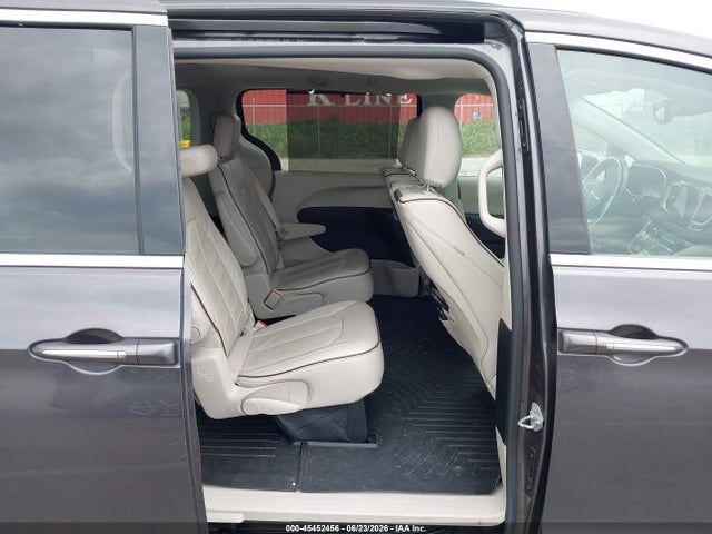Chrysler Pacifica Limited 2017 2C4RC1GG5HR759896 Image 8