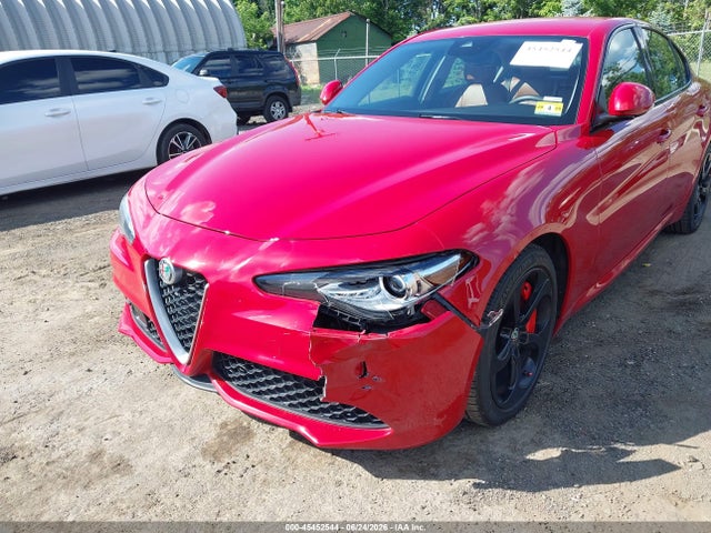 45452544 :رقم المزاد ، ZARFAEDN2H7539769 vin ، 2017 Alfa Romeo Giulia Awd مزاد بيع