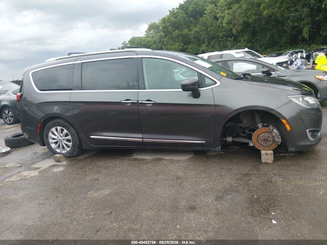 Продажа на аукционе авто 2019 Chrysler Pacifica Touring L, vin: 2C4RC1BG1KR680899, номер лота: 45452756