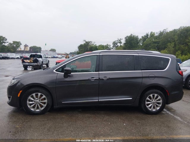 Продажа на аукционе авто 2019 Chrysler Pacifica Touring L, vin: 2C4RC1BG1KR680899, номер лота: 45452756