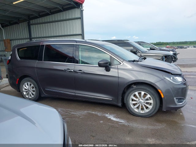 45452969 :رقم المزاد ، 2C4RC1BG1JR185794 vin ، 2018 Chrysler Pacifica Touring L مزاد بيع