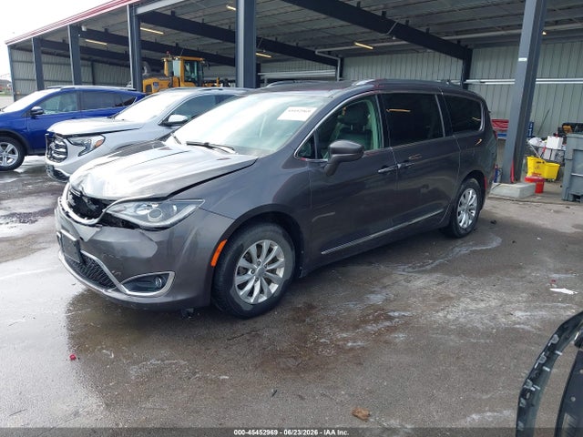 45452969 :رقم المزاد ، 2C4RC1BG1JR185794 vin ، 2018 Chrysler Pacifica Touring L مزاد بيع