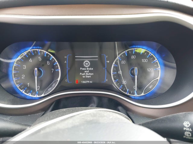 45452969 :رقم المزاد ، 2C4RC1BG1JR185794 vin ، 2018 Chrysler Pacifica Touring L مزاد بيع