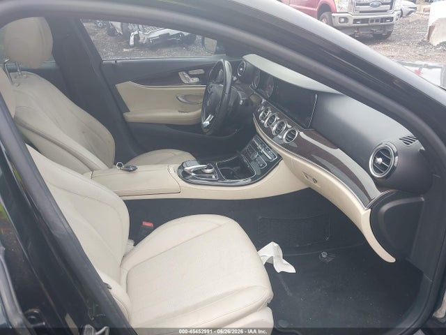 45452991 :رقم المزاد ، WDDZF4KB2HA122639 vin ، 2017 Mercedes-benz E 300 4matic مزاد بيع