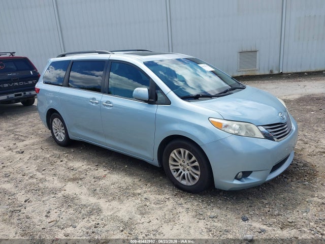 Продажа на аукционе авто 2015 Toyota Sienna Xle 8 Passenger, vin: 5TDYK3DCXFS663746, номер лота: 45452992