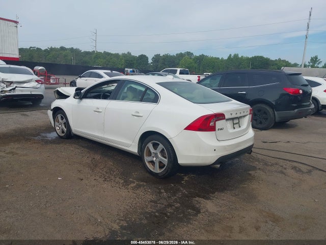 45453078 :رقم المزاد ، YV1622FS5C2127435 vin ، 2012 Volvo S60 T5/t5 W/moonroof مزاد بيع