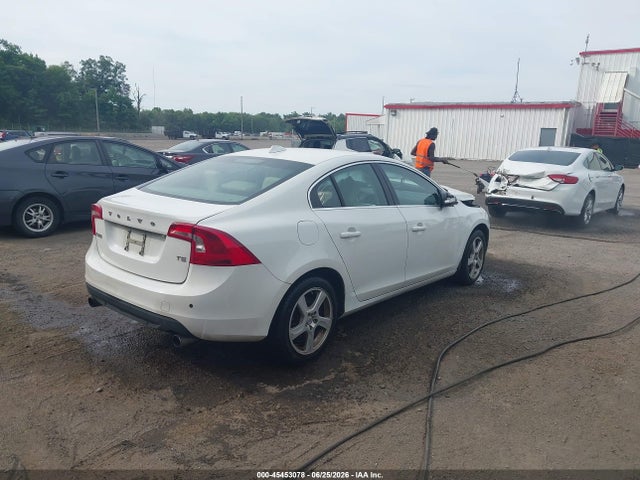 45453078 :رقم المزاد ، YV1622FS5C2127435 vin ، 2012 Volvo S60 T5/t5 W/moonroof مزاد بيع