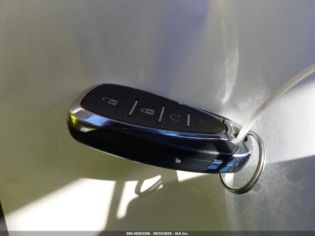 45453366 :رقم المزاد ، KL7CJPSB0JB585571 vin ، 2018 Chevrolet Trax Lt مزاد بيع