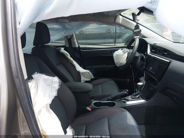 45453610 :رقم المزاد ، 5YFBURHE8JP766826 vin ، 2018 Toyota Corolla Le مزاد بيع