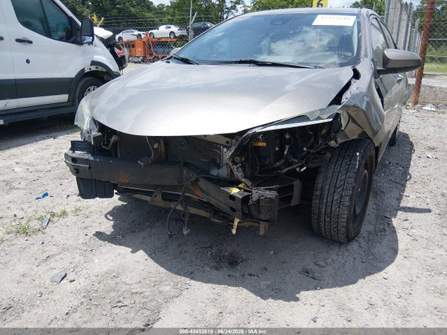 45453610 :رقم المزاد ، 5YFBURHE8JP766826 vin ، 2018 Toyota Corolla Le مزاد بيع