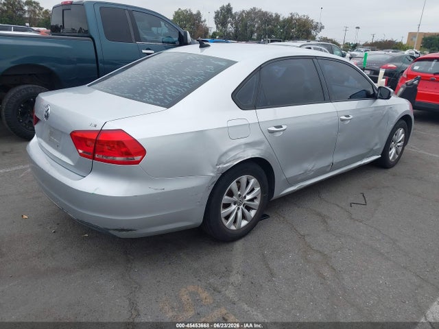 1VWAT7A31FC010831 Volkswagen Passat 1.8t Wolfsburg Edition