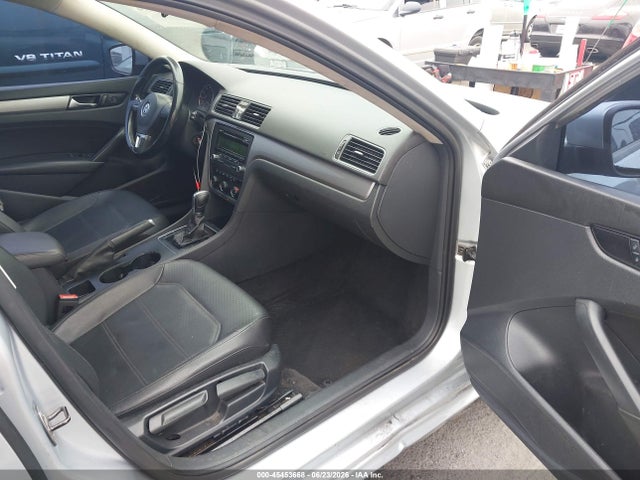 1VWAT7A31FC010831 Volkswagen Passat 1.8t Wolfsburg Edition