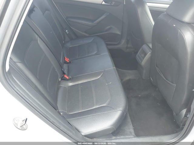 1VWAT7A31FC010831 Volkswagen Passat 1.8t Wolfsburg Edition