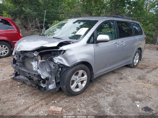 2017 Toyota Sienna Le 8 Passenger მანქანა იყიდება აუქციონზე, vin: 5TDKZ3DC0HS784452, აუქციონის ნომერი: 45453693