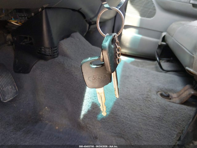 45453700 :رقم المزاد ، 1FTRW08L32KC33155 vin ، 2002 Ford F-150 Lariat/xlt مزاد بيع