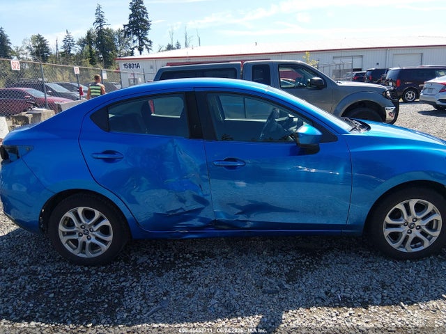 3MYDLBYV6HY185470 Toyota YARIS IA