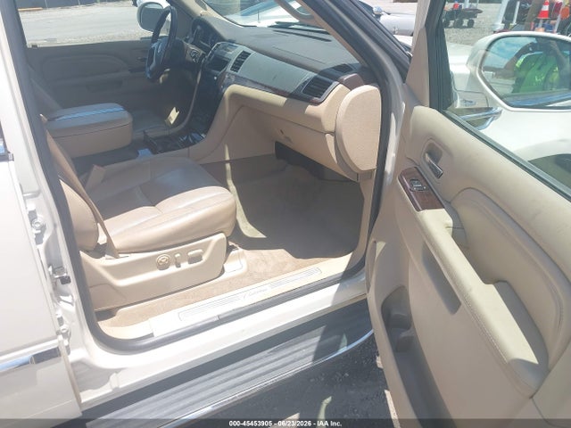Продажа на аукционе авто 2010 Cadillac Escalade Luxury, vin: 1GYUCBEF9AR250166, номер лота: 45453905