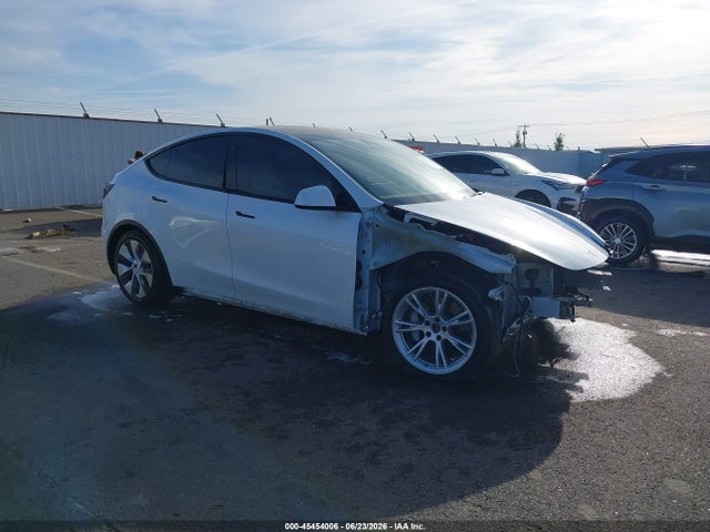 Auction sale of the 2022 Tesla Model Y Long Range Dual Motor All-wheel Drive, vin: 7SAYGDEE2NF359260, lot number: 45454006