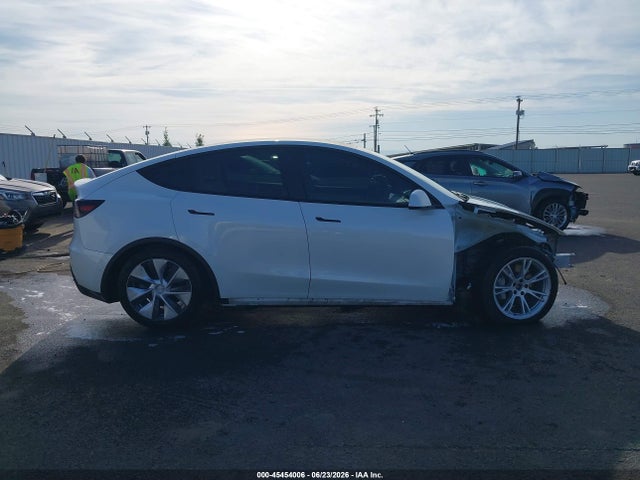 Auction sale of the 2022 Tesla Model Y Long Range Dual Motor All-wheel Drive, vin: 7SAYGDEE2NF359260, lot number: 45454006
