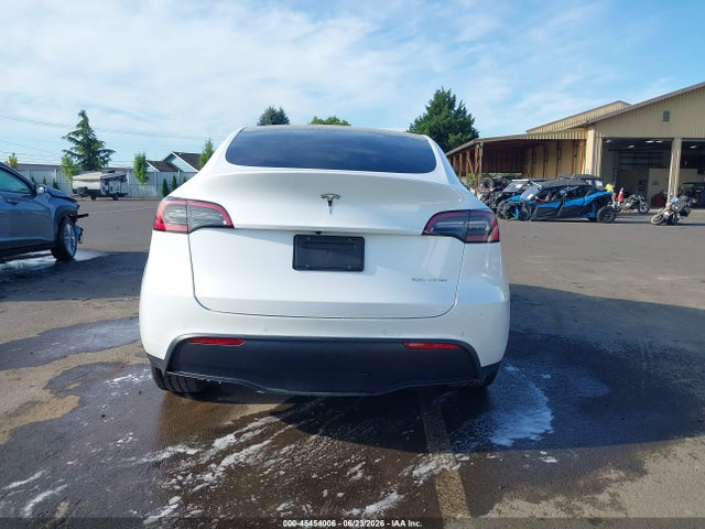 Auction sale of the 2022 Tesla Model Y Long Range Dual Motor All-wheel Drive, vin: 7SAYGDEE2NF359260, lot number: 45454006