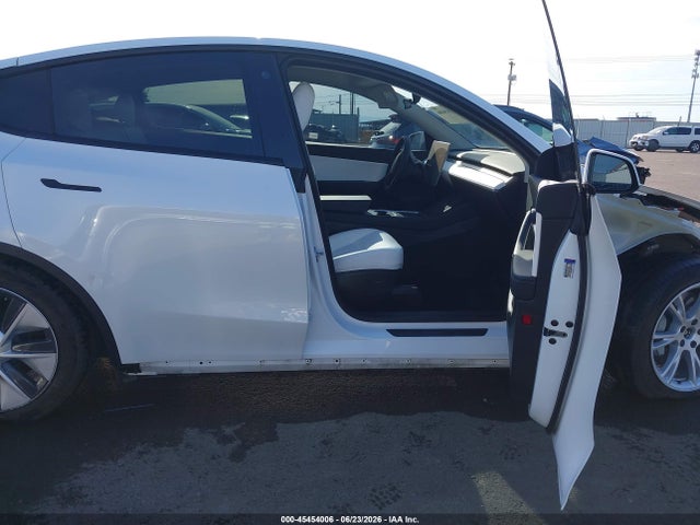 Auction sale of the 2022 Tesla Model Y Long Range Dual Motor All-wheel Drive, vin: 7SAYGDEE2NF359260, lot number: 45454006