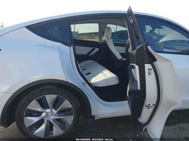 Auction sale of the 2022 Tesla Model Y Long Range Dual Motor All-wheel Drive, vin: 7SAYGDEE2NF359260, lot number: 45454006