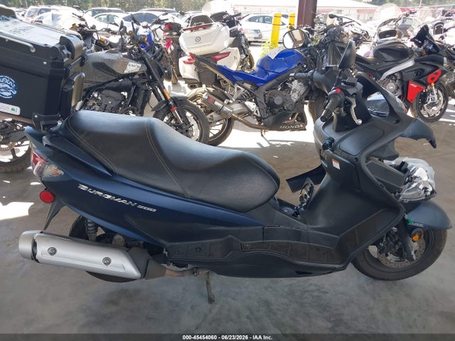 45454060 :رقم المزاد ، MLCCH41AZN1600128 vin ، 2022 Suzuki Uh200 مزاد بيع
