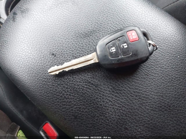 Toyota RAV4 LE 2017 2T3BFREV8HW544673 Image 11