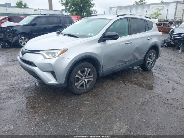 Toyota RAV4 LE 2017 2T3BFREV8HW544673 Image 2