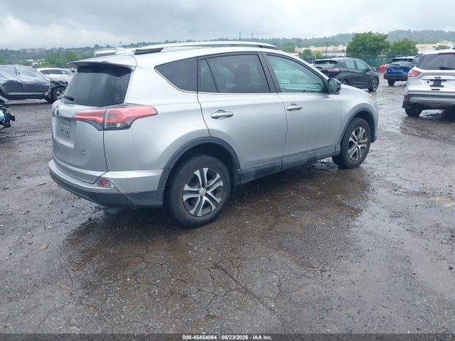 Toyota RAV4 LE 2017 2T3BFREV8HW544673 Image 4