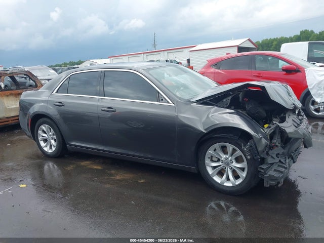 2015 Chrysler 300 Limited მანქანა იყიდება აუქციონზე, vin: 2C3CCAAG8FH920490, აუქციონის ნომერი: 45454200