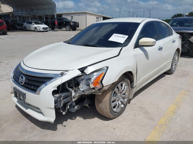 Nissan Altima 2.5 S 2015 1N4AL3AP6FC211905 Image 2