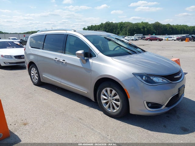 Продажа на аукционе авто 2018 Chrysler Pacifica Touring L, vin: 2C4RC1BGXJR246575, номер лота: 45454446