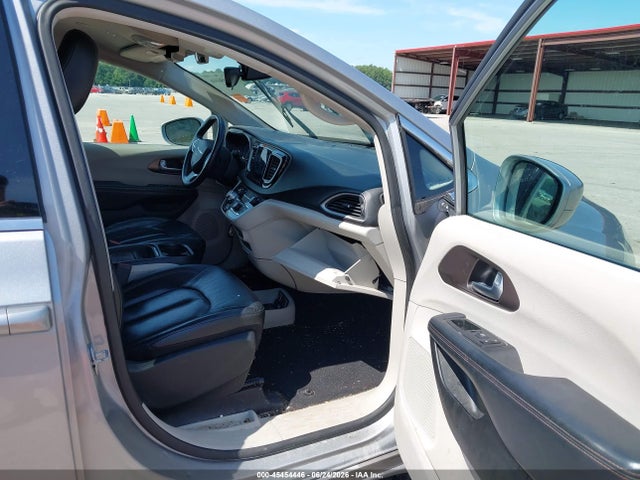 2018 Chrysler Pacifica Touring L მანქანა იყიდება აუქციონზე, vin: 2C4RC1BGXJR246575, აუქციონის ნომერი: 45454446