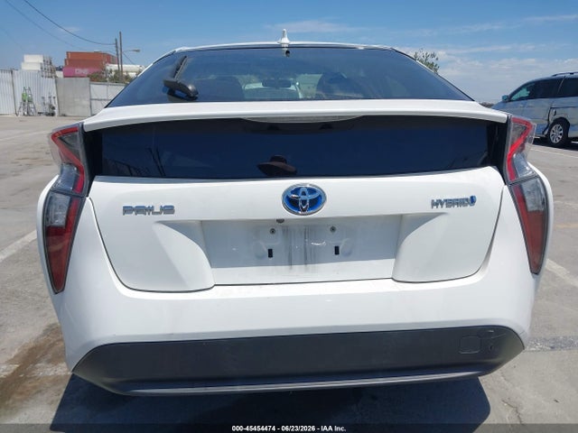 Toyota Prius Two 2016 JTDKBRFU6G3003334 Image 17