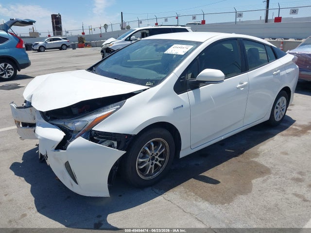 Toyota Prius Two 2016 JTDKBRFU6G3003334 Image 2