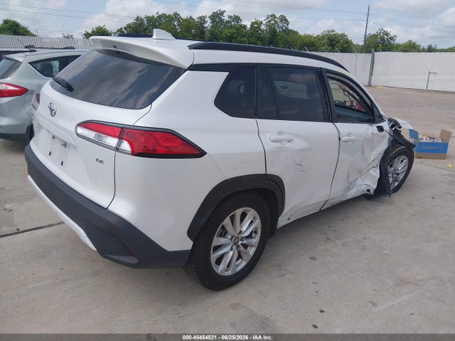 Toyota Corolla Cross Le 2023 7MUCAAAG7PV059927 Image 4