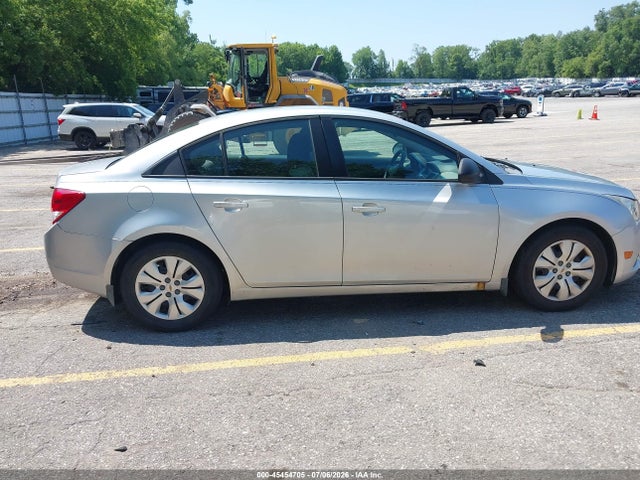 1G1PA5SG6E7293543 Chevrolet Cruze Ls Auto