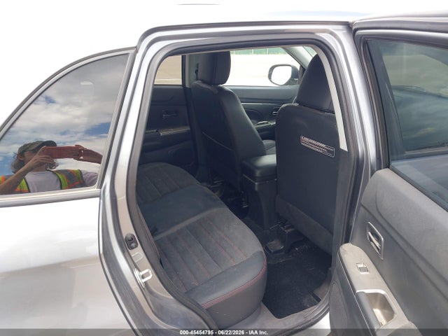 45454795 :رقم المزاد ، JA4AR3AW5JZ020041 vin ، 2018 Mitsubishi Outlander Sport 2.4 Se مزاد بيع