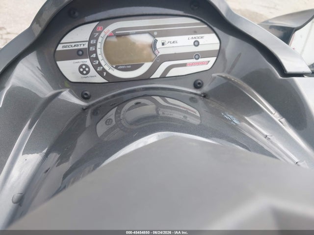 45454850 :رقم المزاد ، YAMA2412F414 vin ، 2014 Yamaha Vx Deluxe مزاد بيع