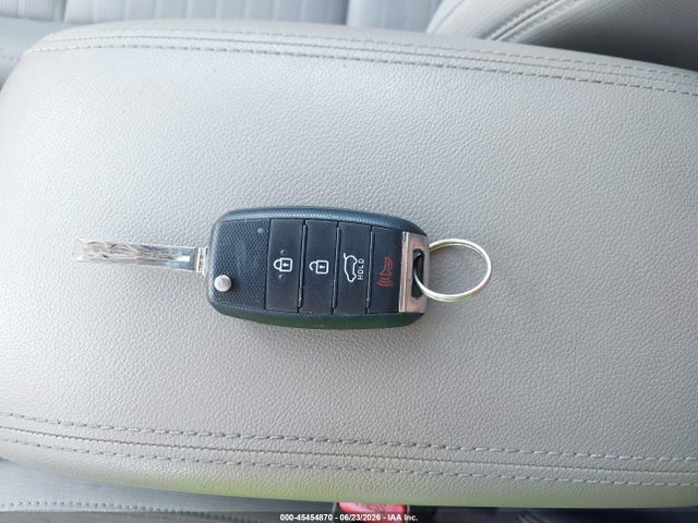 KNDPMCAC2H7238237 KIA Sportage Lx
