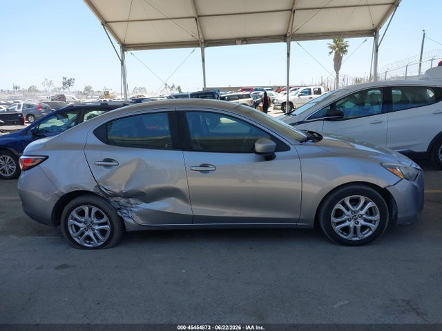 Scion IA 2016 3MYDLBZV9GY143601 Image 13