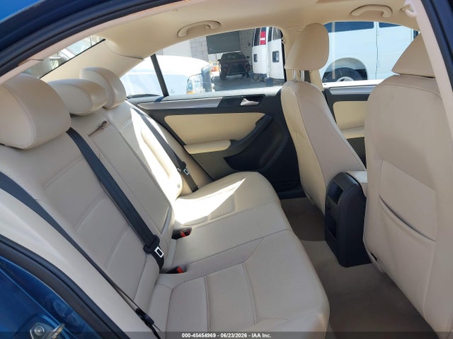 3VWD17AJ2FM404015 Volkswagen Jetta 1.8t Se