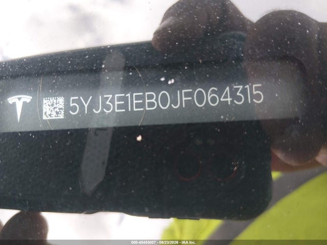 45455007 :رقم المزاد ، 5YJ3E1EB0JF064315 vin ، 2018 Tesla Model 3 Long Range/performance مزاد بيع