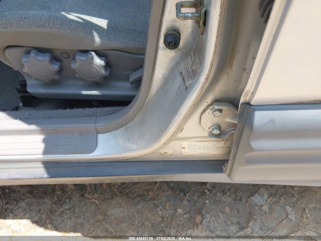45455136 :رقم المزاد ، JF1SF63542H741585 vin ، 2002 Subaru Forester L مزاد بيع