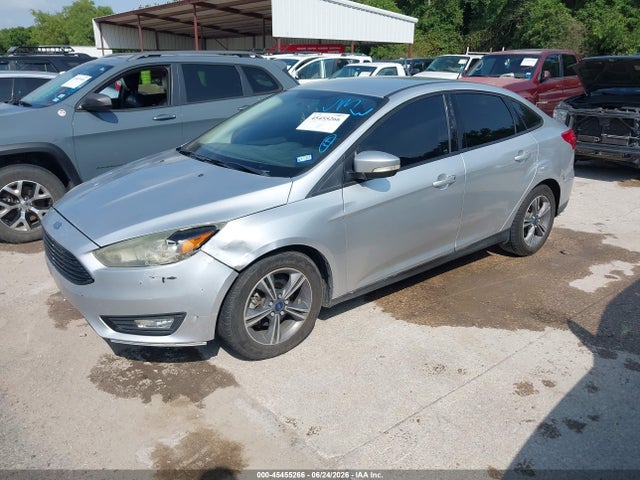 Ford FOCUS SE 2017 1FADP3FE4HL290194 Image 2