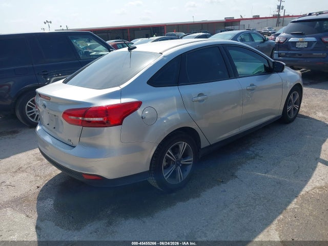 Ford FOCUS SE 2017 1FADP3FE4HL290194 Image 4