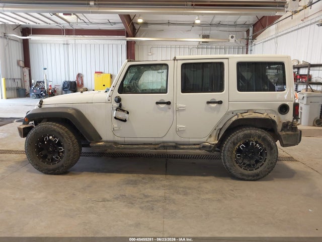 1C4BJWDG9HL615494 Jeep Wrangler Unlimited Sport