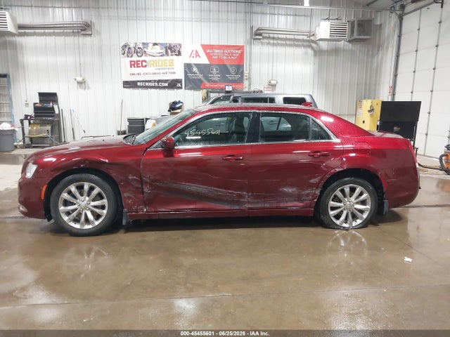2015 Chrysler 300 Limited მანქანა იყიდება აუქციონზე, vin: 2C3CCARG4FH923424, აუქციონის ნომერი: 45455601