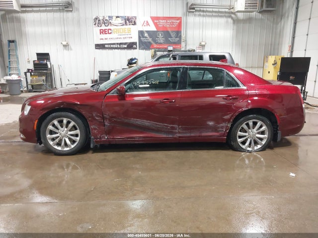 2015 Chrysler 300 Limited მანქანა იყიდება აუქციონზე, vin: 2C3CCARG4FH923424, აუქციონის ნომერი: 45455601